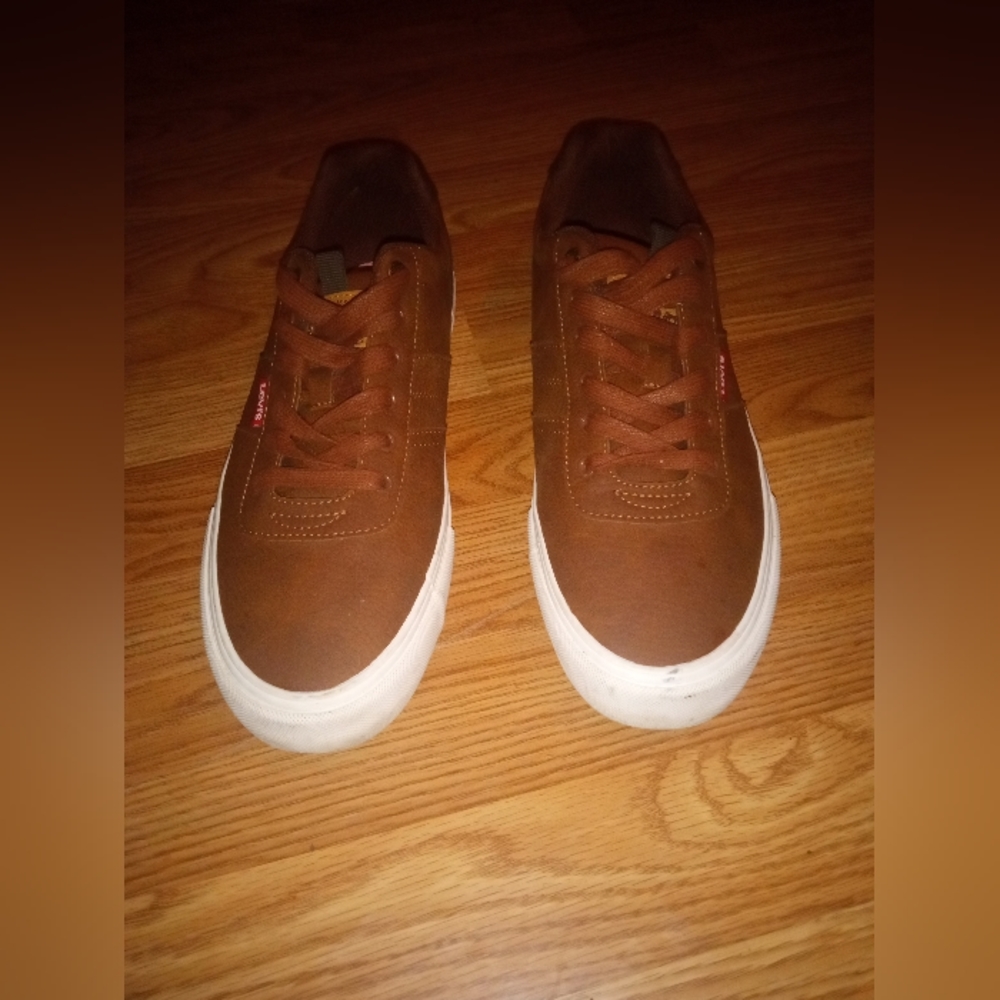 Men Levi's size 10 brown